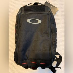 OAKLEY EXTRACTOR SLING PACK